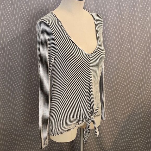 Nwt Juniors Caution to the wind black & white striped tie bottom top size Large. - Picture 4 of 16